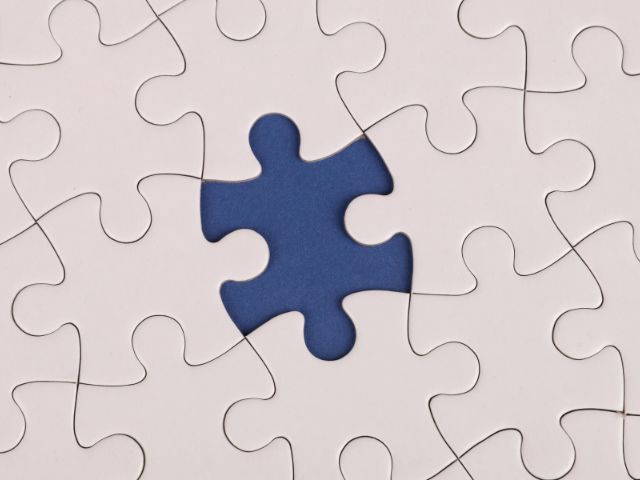 Valmis pusle, millest üks sinine tükk veel puudub – loovuse ja sisemise selguse sümbol